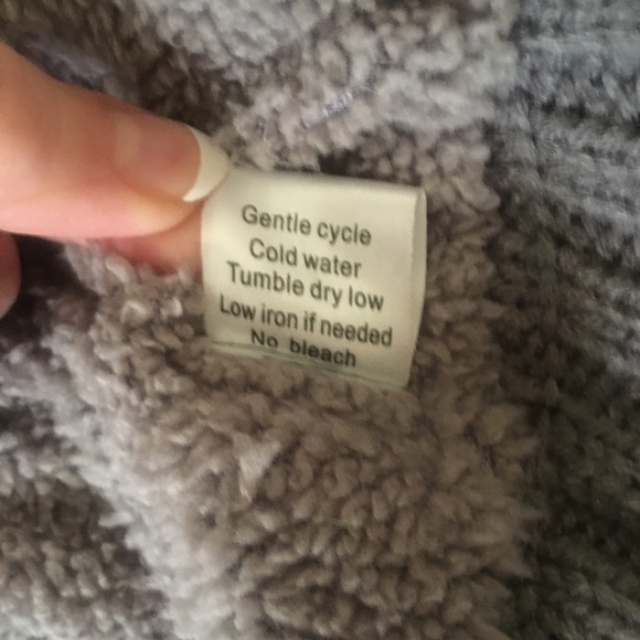 NWOT Grey Hooded Sweater/Jacket - VERY WARM! - Picture 8 of 8